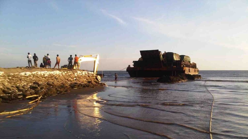 Transportasi logistik alat berat menggunakan armada laut