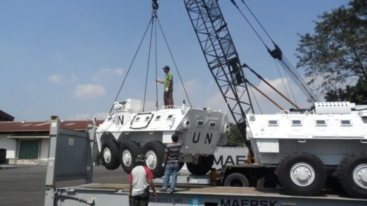Relokasi Tank dan Peralatan Pasukan Penjaga Perdamaian TNI - Portfolio MPL with Balog TNI 2